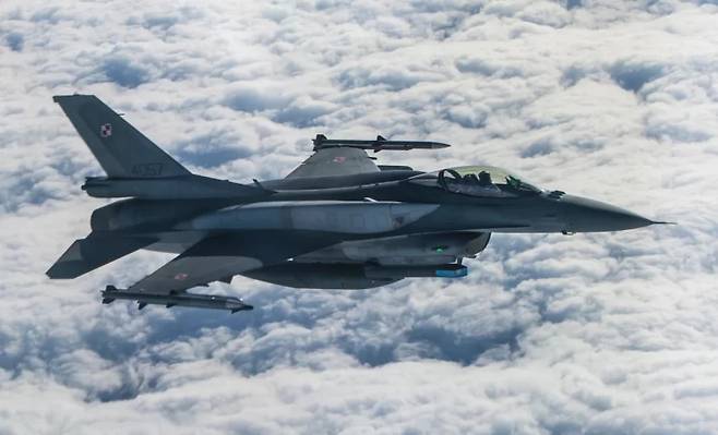 폴란드 공군이 운용중인 F16