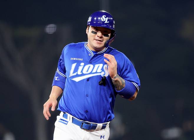 삼성 박병호가 2일 광주-기아 챔피언스 필드에서 열린 2025 KBO리그 KIA전 4회초 디아즈 2루타 때 1루에서 3루까지 뛰고 있다. 사진 | 광주=연합뉴스