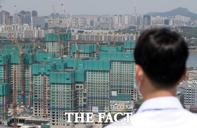 대형 건설사와 달리, 중소·중견 건설사들은 ESG경영 실천에 어려움이 큰 것으로 나타났다. /뉴시스