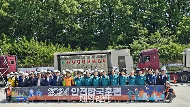 한국전력은 지난달 27일 행정안전부에서 주관하는 '2024년 재난대응 안전한국훈련' 평가에서 4년 연속 최고 등급을 달성함과 동시에 대통령 표창을 수상했다.ⓒ한전