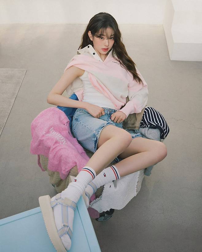 487947315_1446949430059706_7144997411224803658_n.jpg 장원영 타미진스 새 화보