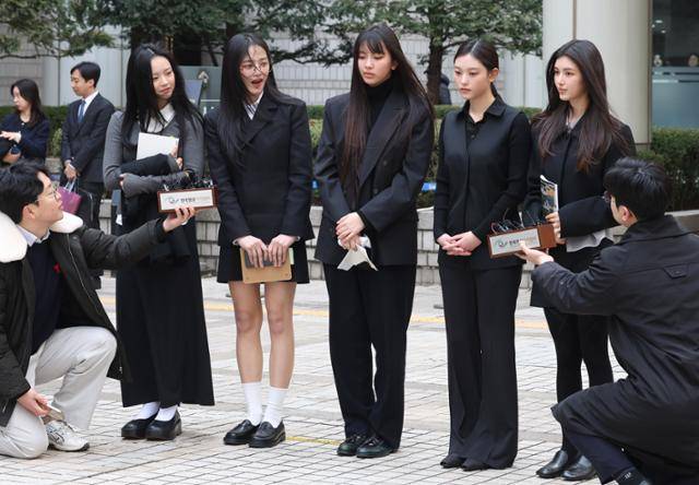 3일 오전 서울중앙지법 민사합의41부(부장판사 정회일)는 어도어가 뉴진스 멤버들을 상대로 제기한 전속계약 유효확인의 소(본안소송) 첫 변론기일을 열었다. 뉴시스