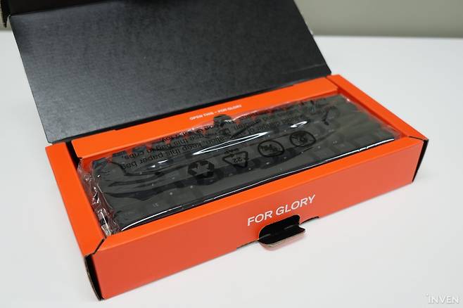 ▲ 박스를 여니 진짜 작고 귀여운 키보드가 반겨준다