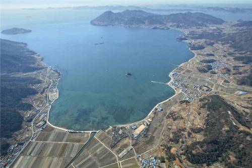 남해군 앵강만 전경. 남해군 제공