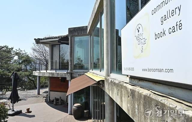 자연속에서 관람객을 기다리는 김포 보름산미술관의 전경. 홍기웅기자