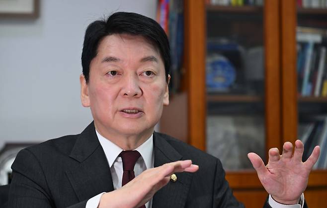 안철수 국민의힘 의원이 지난 3월 27일 오전 서울 여의도 국회에서 코리아헤럴드와 인터뷰를 하고 있다. 이상섭 기자