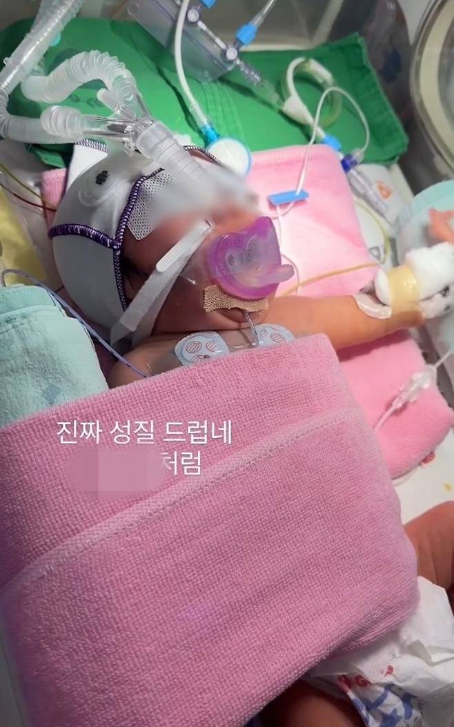 [대구=뉴시스] 대구가톨릭대 병원 신생아실 간호사들이 SNS에 올린 사진 (사진=피해 신생아 가족 제공) photo@newsis.com *재판매 및 DB 금지