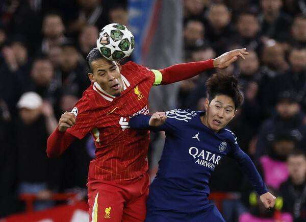 ▲ 선발에서 겨울 이적 시장 흐비차 크바라츠헬리아 영입을 기점으로 벤치 자원으로 밀린 파리 생제르맹의 이강인. ⓒ연합뉴스/EPA/REUTERS/AFP