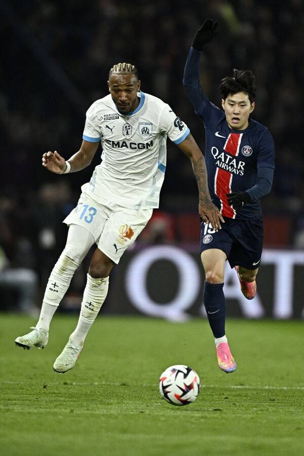 ▲ 선발에서 겨울 이적 시장 흐비차 크바라츠헬리아 영입을 기점으로 벤치 자원으로 밀린 파리 생제르맹의 이강인. ⓒ연합뉴스/EPA/REUTERS/AFP