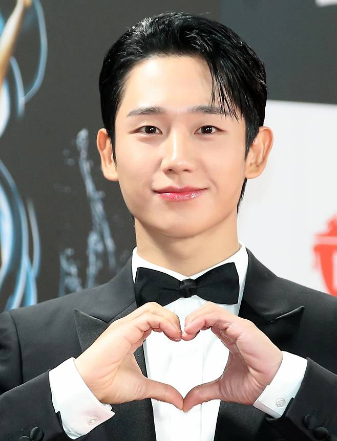 (서울=뉴스1) 권현진 기자 = 배우 정해인이 29일 서울 영등포구 여의도 KBS홀에서 열린 제45회 청룡영화상 시상식에 참석해 포즈를 취하고 있다. 2024.11.29/뉴스1 Copyright (C) 뉴스1. All rights reserved. 무단 전재 및 재배포, AI학습 이용 금지. /사진=(서울=뉴스1) 권현진 기자