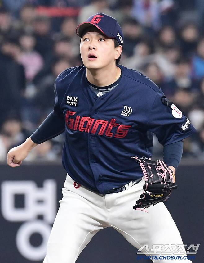 3일 대전 한화생명 볼파크에서 열린 KBO리그 한화와 롯데의 경기. 투구하는 롯데 김원중. 대전=송정헌 기자songs@sportschosun.com/2025.04.03/