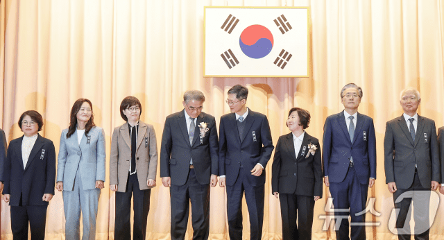 김복형, 정정미, 이미선, 조한창 헌법재판관, 문형배 대행, 정계선, 김형두, 정형식 헌법재판관. 2025.1.2/뉴스1 ⓒ News1 민경석 기자