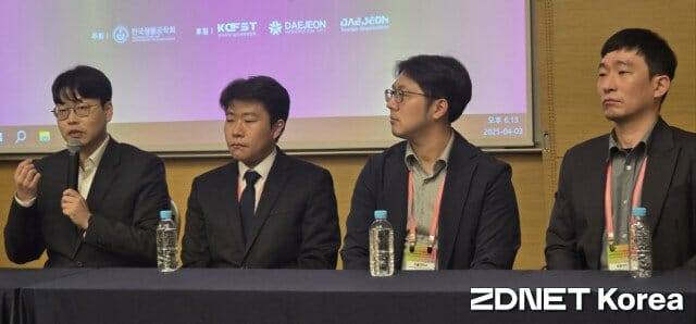 신진연구자 4인. 왼쪽부터 신종오 전남대 조교수, 유상묵 경북대 조교수, 김준원 서울대 조교수, 이길용 세종대 교수.