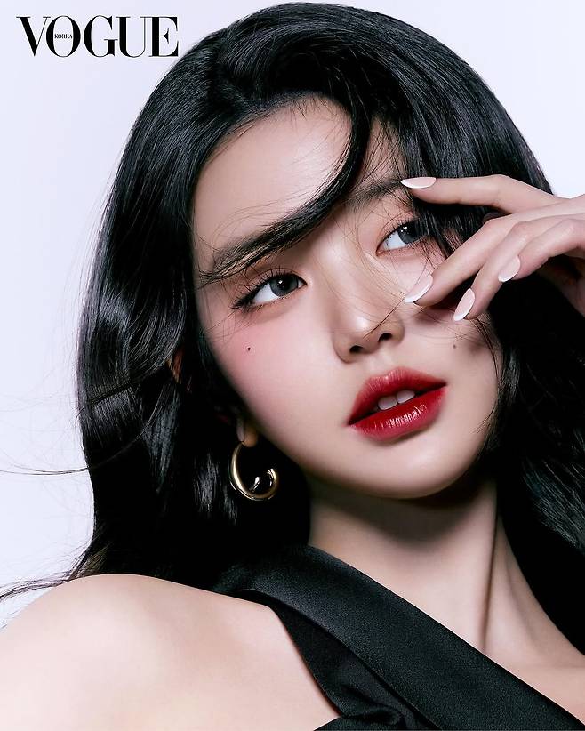 487875884_18055388333587664_8478446223787201774_n.jpg 장원영 인스타 업뎃 보그 화보