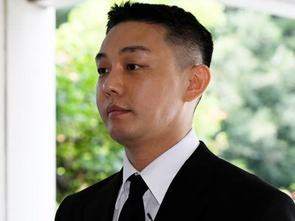 배우 유아인 주연의 영화 '하이파이브'가 개봉을 준비하고 있다. 사진은 프로포폴 상습 투약 혐의로 기소된 배우 유아인이 지난해 9월3일 서울 서초구 서울중앙지방법원에서 열린 1심 선고 공판에 출석하고 있는 모습. /사진=뉴스1(공동취재단)