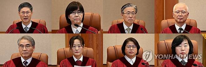 윤석열 대통령 탄핵심판 선고 헌법재판관 (서울=연합뉴스) 헌법재판소가 4일 전원일치로 윤석열 대통령 파면을 선고했다. 
    문형배 헌법재판소장 권한대행(윗줄 왼쪽부터), 이미선, 김형두, 정형식, 조한창(아랫줄 왼쪽부터), 정정미, 김복형, 정계선 헌재 재판관이 이날 서울 종로구 헌법재판소 대심판정에서 열린 윤 대통령 탄핵심판 선고에 입장해 있다. 2025.4.4 [사진공동취재단]
