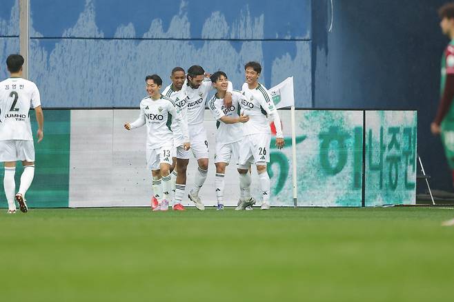대전월드컵경기장/ K리그1/ 대전하나시티즌 vs 전북현대모터스/ 전북 전진우 득점, 강상윤, 에르난데스, 콤파뇨, 홍정호, 단체/ 골 세레머니/ 사진 정재훈