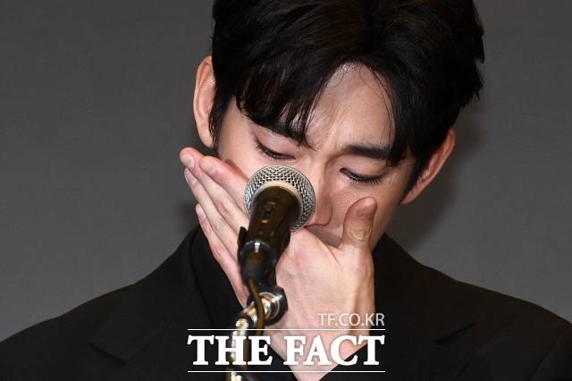 김수현은 지난달 31일 오후 서울 마포구 상암 스탠포드호텔에서 故 김새론과 미성년자 시절 교제 의혹과 관련해 눈물의 기자회견을 갖고 그동안 자신을 향해 씌워진 각종 의혹과 논란에 대해 직접 해명했다. /서예원 기자