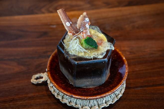 장호준 네기라이브 쉐프의 대게 야나가와퐁 샤브/ 조인원기자