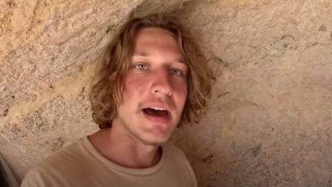 인도 정부가 관리하는 노스 센티널섬에 불법 침입한 미국인 미하일로 빅토로비치 폴랴코프. 사진=유튜브(@Neo-Orientalist) 캡처