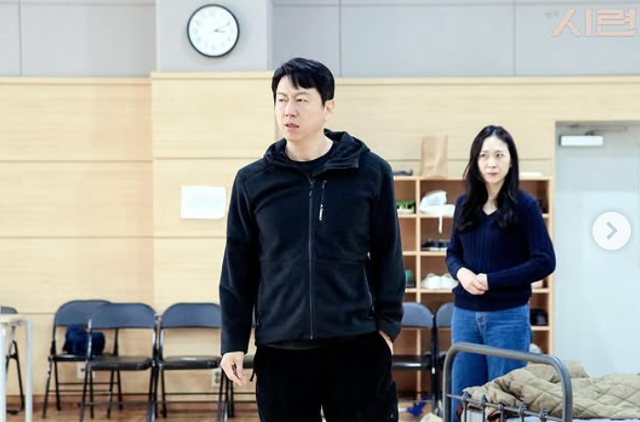 연극 '시련' 무대를 준비 중인 배우들. 김수로 SNS