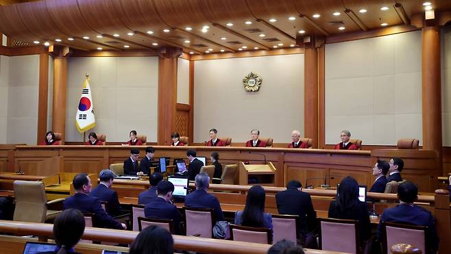 4일 서울 종로구 헌법재판소 대심판정에서 윤석열 대통령 탄핵심판 선고가 열리고 있다. 사진공동취재단