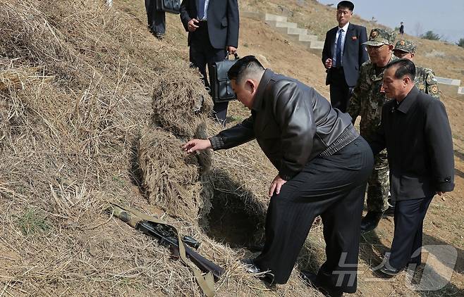 (평양 노동신문=뉴스1) = 인민군 특수작전부대들의 훈련기지를 방문해 종합훈련을 지도하는 김정은 노동당 총비서. [국내에서만 사용가능. 재배포 금지. DB 금지. For Use Only in the Republic of Korea. Redistribution Prohibited] rodongphoto@news1.kr