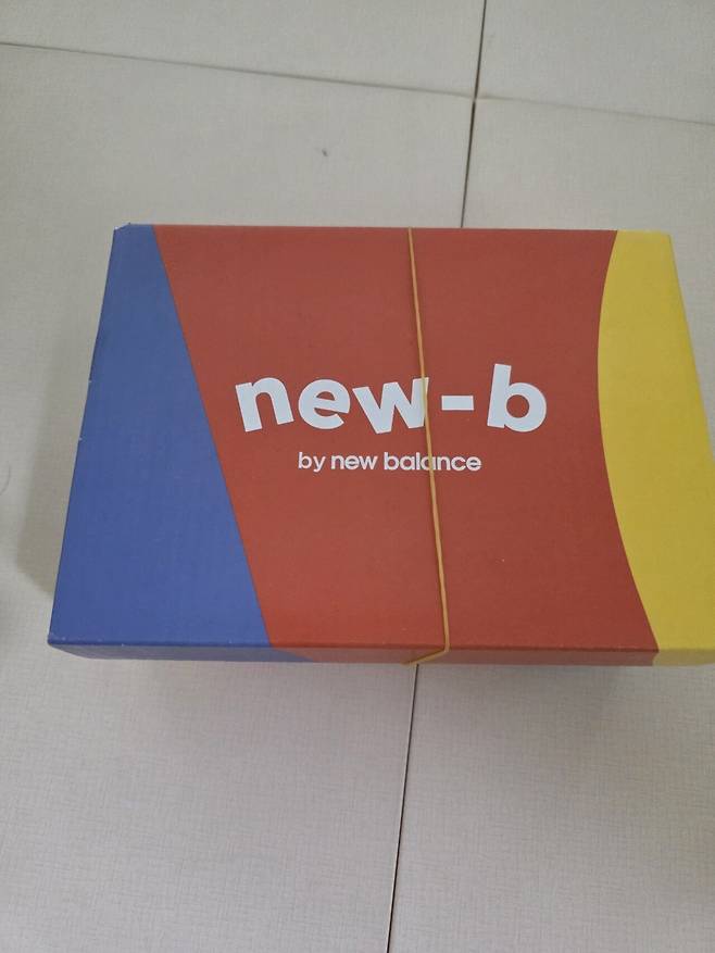 20250406_122113.jpg 뉴발란스 키즈신발엔 이렇게 써있음 ㅋㅋ