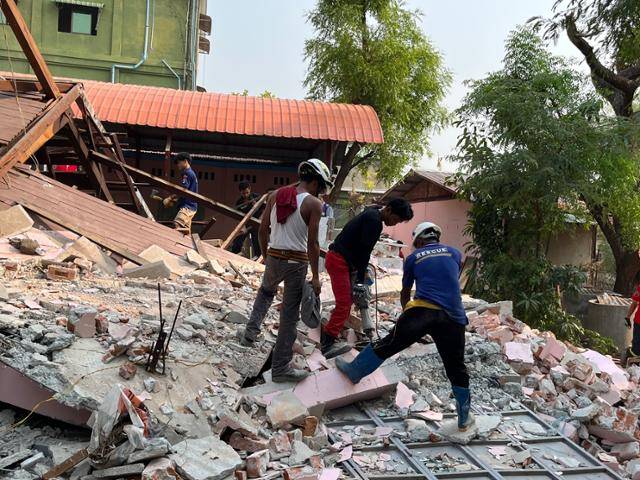 미얀마 규모 7.7 강진의 '진앙'으로 꼽히는 사가잉에서 3일 구조 작업이 진행되고 있다. 사가잉=허경주 특파원