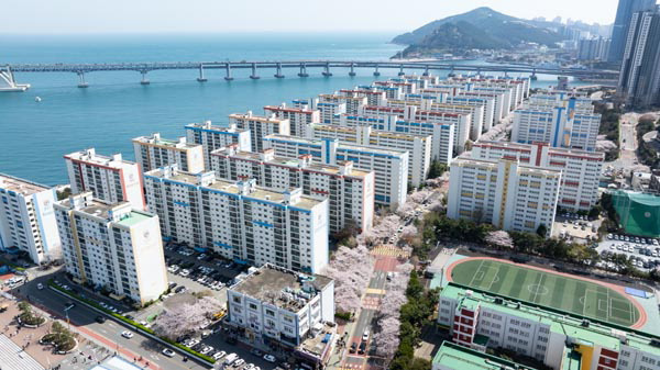 부산 삼익비치, 공사비 부담으로 좌초