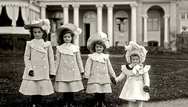 올가, 타티야나, 마리야, 아나스타샤. 이른바 ‘OTMA’. [Romanov family]