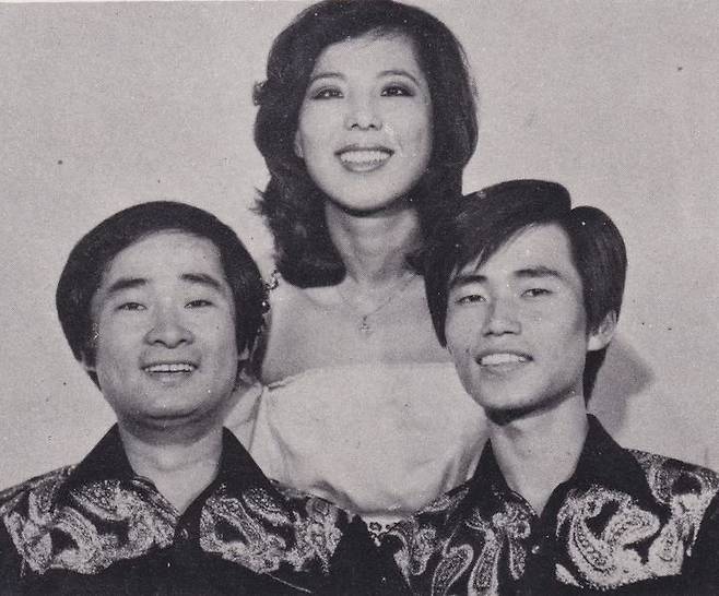 [서울=뉴시스] 왼쪽부터 전항 권성희 홍신복. 세샘트리오 시절인 1978년 모습. (사진 = 박성서 대중음악 평론가 제공) 2025.04.06. photo@newsis.com *재판매 및 DB 금지