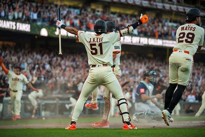 ▲ 연장 혈투 끝에 시애틀에 끝내기 승리를 거두고 5연승을 질주한 샌프란시스코 ⓒ연합뉴스/AP통신