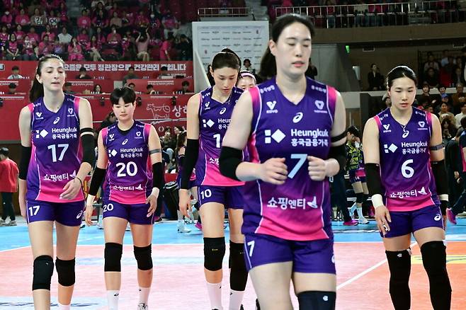 ▲ 김연경이 32득점을 폭발했지만 끝내 흥국생명은 챔피언결정전 4차전을 2-3으로 패하고 말았다. ⓒKOVO