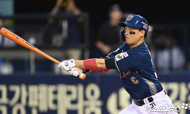 NC 외야수 손아섭은 5일 고척 스카이돔에서 열린 '2025 신한 SOL Bank KBO 리그' 키움과 정규시즌 두 번째 맞대결에서 3번타자 우익수로 선발 출전했다. 4회초 팀에 리드를 안겨주는 2타점 적시타를 쳐 공격에 활력을 불어넣었다. 엑스포츠뉴스 DB