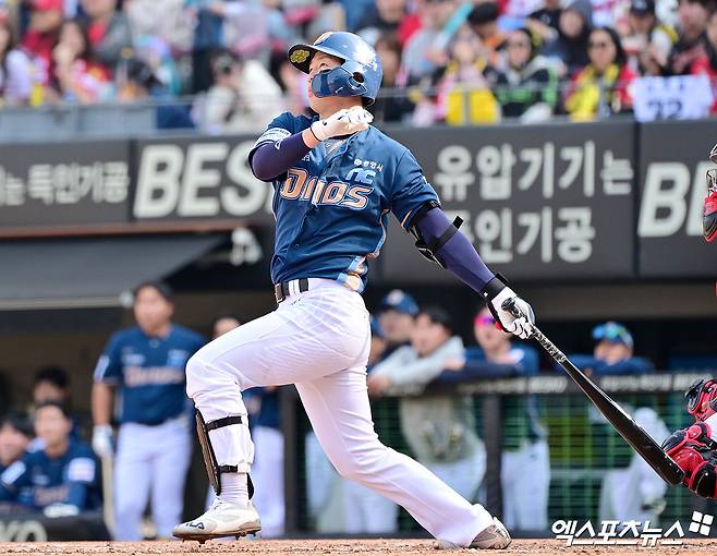 NC 외야수 박건우는 5일 고척 스카이돔에서 열린 '2025 신한 SOL Bank KBO 리그' 키움과 정규시즌 두 번째 맞대결에서 5번타자 중견수로 선발 출전했다. 3회초 동점을 만들고, 6회초 승리에 쐐기를 박는 희생플라이를 쳐 팀 승리에 힘을 보탰다. 엑스포츠뉴스 DB