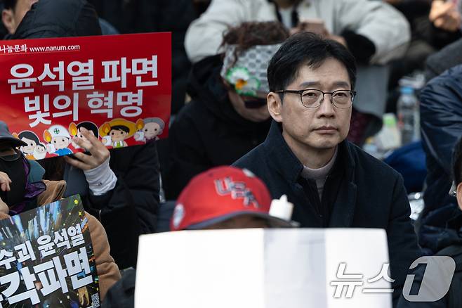 윤석열 대통령 탄핵안 선고일인 4일 오전 서울 종로구 안국역 인근에서 열린 탄핵 촉구 집회에 김경수 전 경남도지사가 참석하고 있다. 2025.4.4/뉴스1 ⓒ News1 이승배 기자