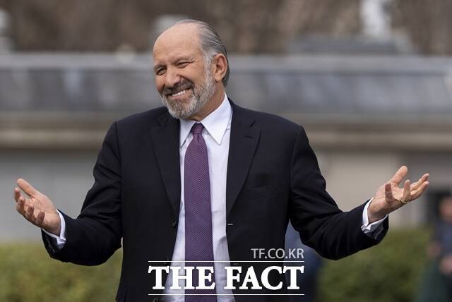 하워드 러트닉 미국 상무장관이 오는 9일로 예정된 미국의 '상호관세' 부과를 연기하거나 유예할 가능성이 없다고 밝혔다. 하워드 러트닉 미국 상무장관이 3월13일(현지 시간) 워싱턴 백악관에서 기자회견 하고 있다. /뉴시스