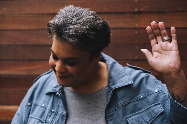 록산 게이 교수는 “최근 어머니가 돌아가셨고, 지금 내 몸에는 끝없는 슬픔의 웅덩이가 있다”고 말했다. 문학동네 제공