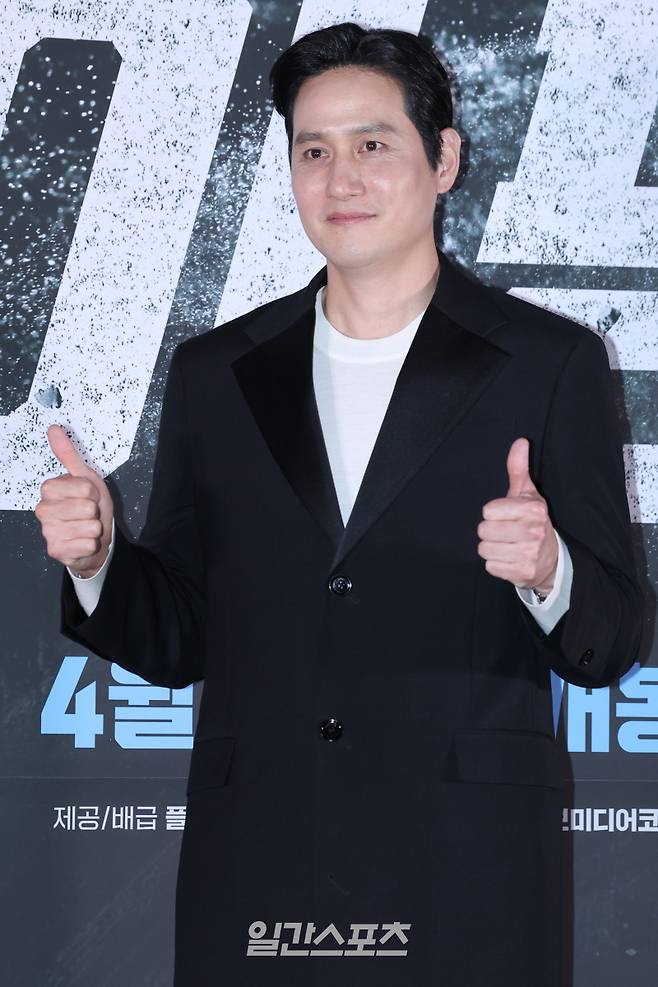 배우 박해준이 7일 오후 서울 강남구 메가박스 코엑스점에서 열린 영화 '야당' 언론배급시사회 및 기자간담회에 참석해 포즈를 취하고 있다. '야당’은 대한민국 마약판을 설계하는 브로커 ‘야당’, 더 높은 곳에 오르려는 ‘검사’, 마약 범죄 소탕에 모든 것을 건 ‘형사’가 서로 다른 목적을 가지고 엮이며 펼쳐지는 범죄 액션 영화. 오는 오는 23일 개봉. 서병수 기자 qudtn@edaily.co.kr /2025.04.07/