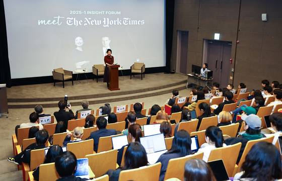 고려대 미디어학부 학생들이 지난 2일 강연에서 한나 양 뉴욕타임스(NYT) 최고성장 및 독자 관리자의 강연을 경청하고 있다. 김종호 기자