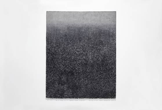 이진우, 무제 P24-103, 2024, 린넨에 한지와 혼합 재료, 231x186cm. [사진 리안갤러리]