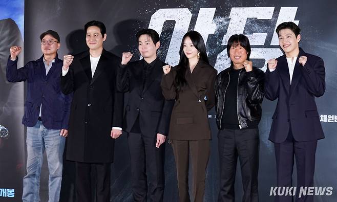 황병국 감독, 배우 박해준, 류경수, 채원빈, 유해진, 강하늘이 7일 서울 삼성동 메가박스 코엑스에서 열린 영화 '야당' 언론배급시사회 및 기자간담회에 참석해 포즈를 취하고 있다. 유희태 기자