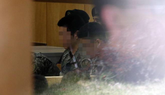 윤 일병 사건 가해자는 2016년 8월25일 대법원에서 형이 확정됐다. 사진은 가해자인 이 병장 등 구속 피고인 5명이 육군 제3군사령부 보통군사법원에서 재판받는 모습. /사진=뉴스1