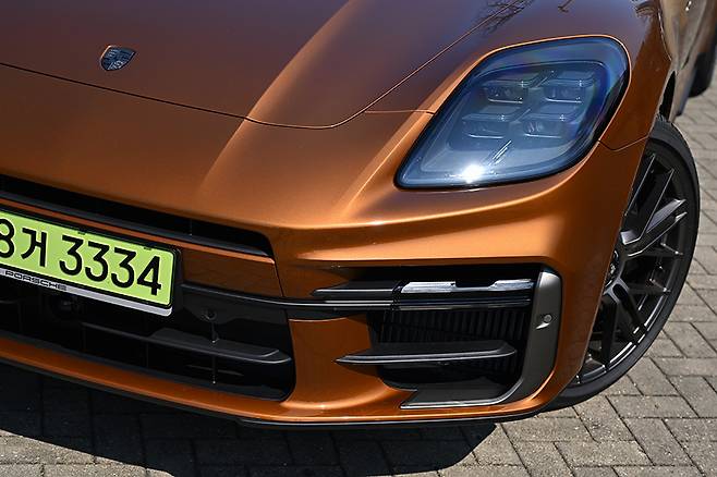 포르쉐 파나메라 터보 E-하이브리드. 사진 김학수 기자