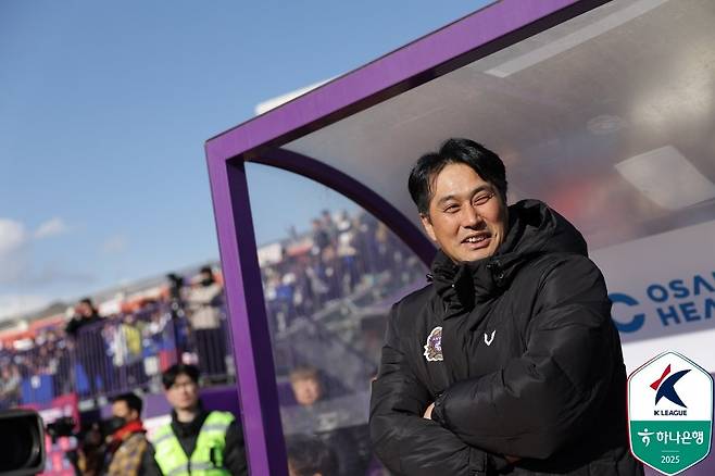 유병훈 안양 감독은 6일 강원과 홈경기 직전 선수들에게 자신감을 강조했다. 홈에서 승리가 없던 안양 선수들은 그의 주문에 힘입어 강원을 2-0으로 꺾었다. 사진제공|한국프로축구연맹
