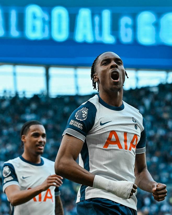 마티스 텔(오른쪽)이 브레넌 존슨이 얻어낸 페널티킥을 넣은 뒤 세리머니하고 있다. /사진=토트넘 홋스퍼 공식 사회관계망서비스(SNS_