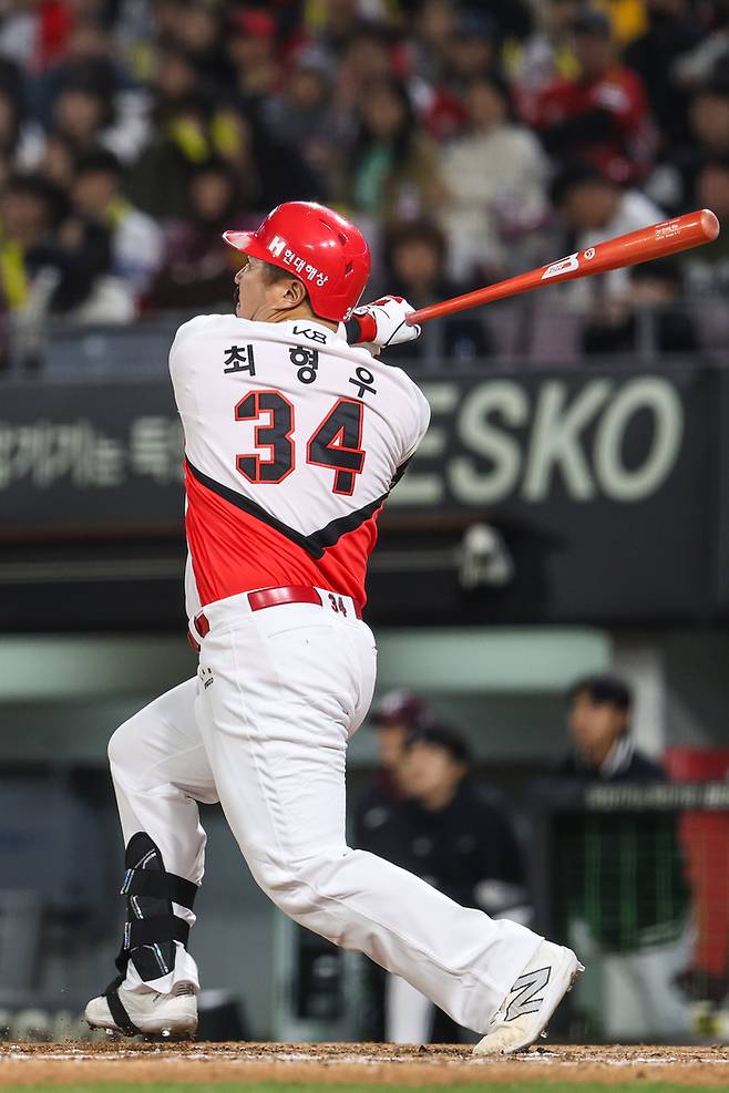 KIA 최형우가 광주-기아 챔피언스 필드에서 열린 2025 KBO리그 키움전에서 안타를 때리고 있다. 사진 | KIA 타이거즈