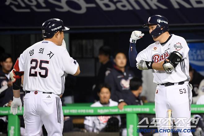 8일 잠실구장에서 열린 두산 베어스와 한화 이글스의 경기. 4회말 두산 양의지가 솔로포를 날린 뒤 환호하고 있다. 잠실=박재만 기자 pjm@sportschosun.com/2025.04.08/