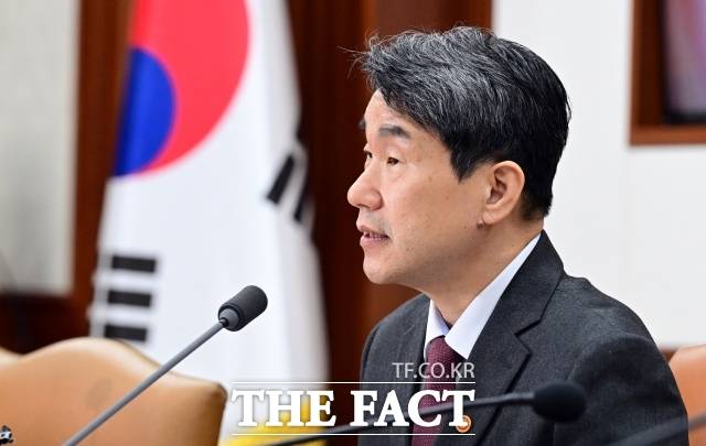 교육부는 8일 2025학년도 1학기 전국 특수학교 및 일반학교 특수학급의 과밀학급 조사 결과를 발표했다. 사진은 이주호 사회부총리 겸 교육부 장관. /임영무 기자